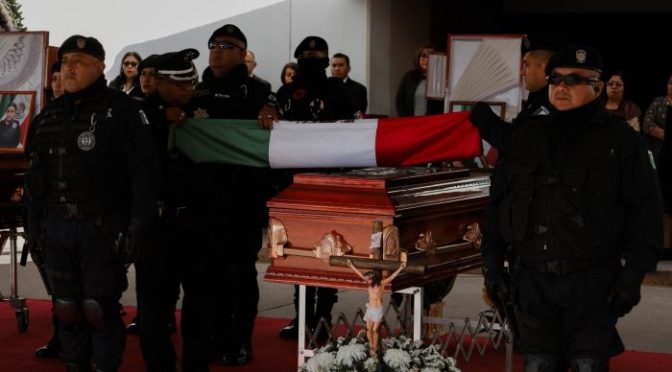 DESPIDEN CON UN SENTIDO HOMENAJE A POLICÍAS EN TEXCOCO