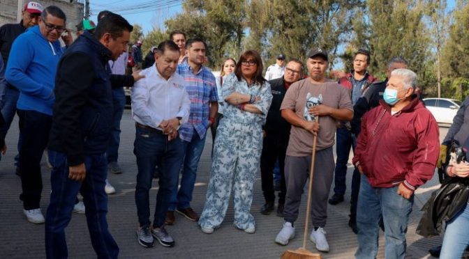 <strong>SERVIDORES PÚBLICOS SALIERON A “ECHARLE UNA MANO” A LOS VECINOS DE TEXCOCO LIMPIANDO CALLES Y VIALIDADES</strong>