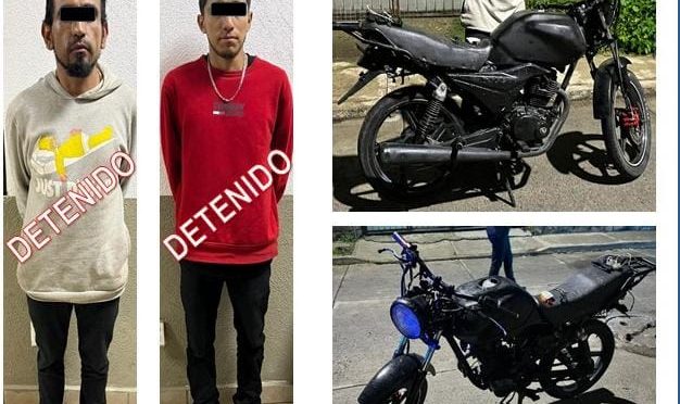 Intentaron evadir a policías de Texcoco pero los detienen; conducían una motocicleta con reporte de robo