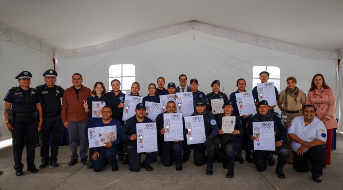 Policías de Texcoco se gradúan como técnicos en atención médica prehospitalaria