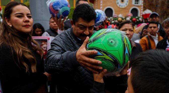 Arrancan las caravanas de Reyes Magos con la entrega de 45 mil juguetes en Texcoco