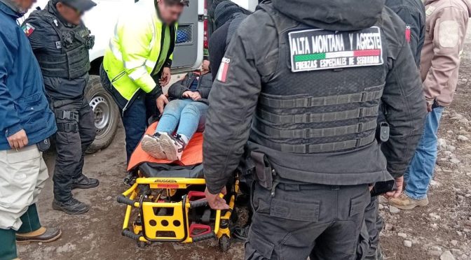 Menor de edad es auxiliada por elementos de la SSEM de alta montaña tras caída en el Nevado de Toluca